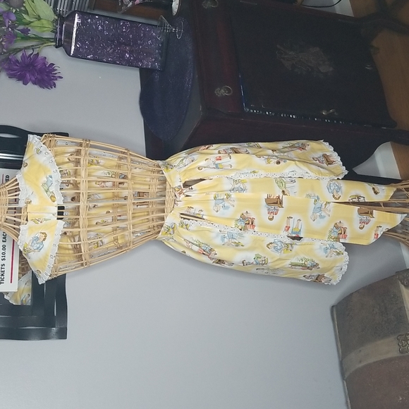 Vintage Hand Crafted 60's Apron - Picture 3 of 11